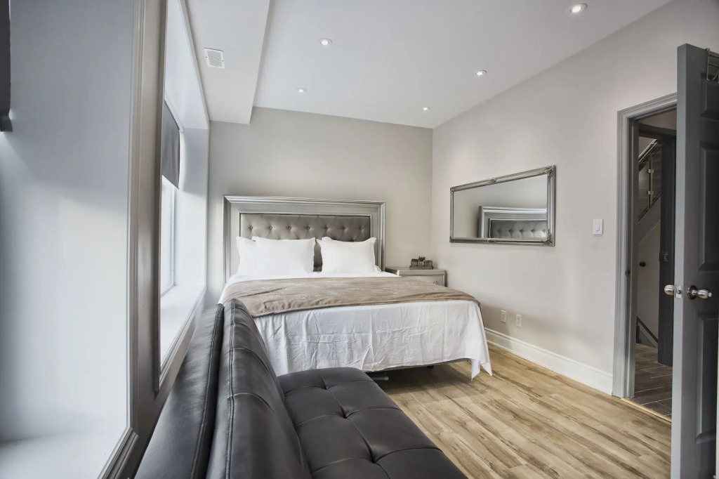 Toronto Rooms and Suites