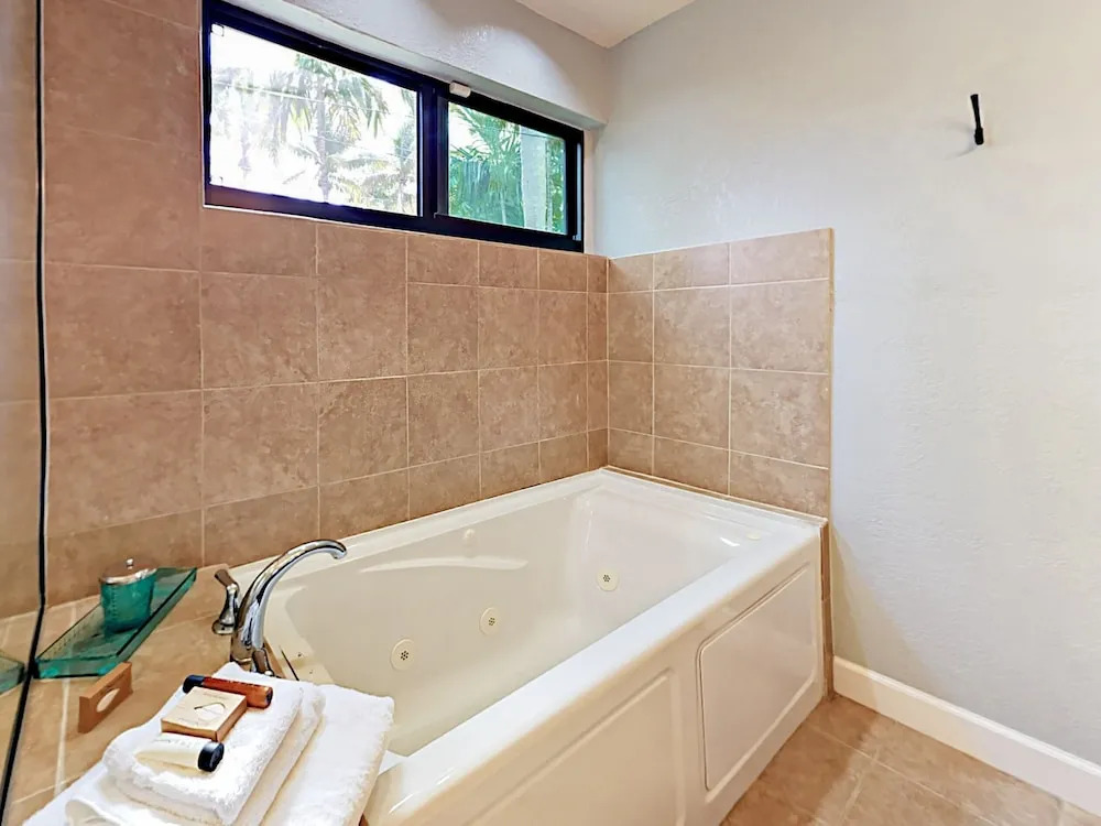 Las Olas Oasis - 3 Br Home