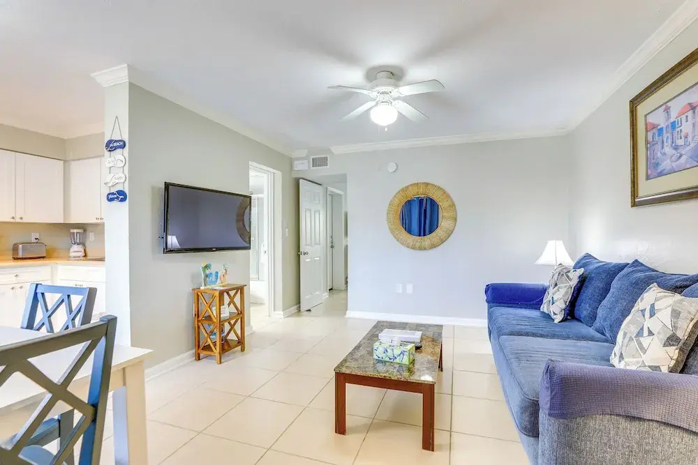 Sunlit Longboat Key Escape w/ Private Resort Beach