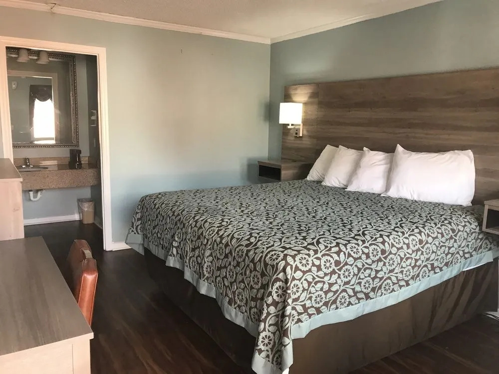 Winton Inn & Suites