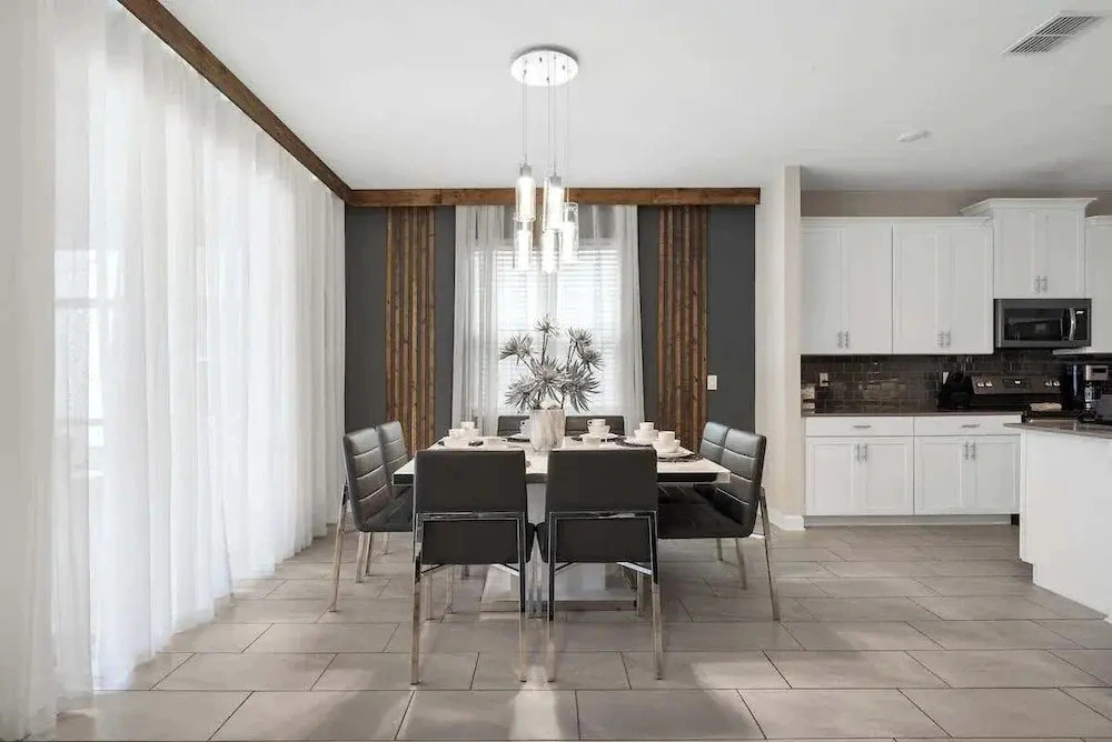 Sophisticated 6BR at Storey Lake