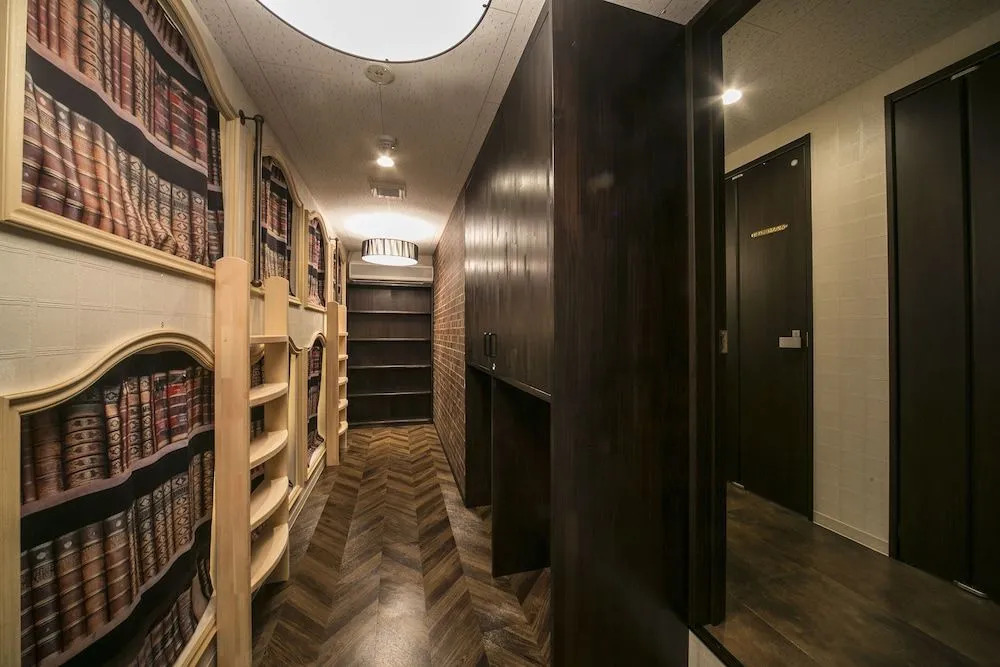 The Wardrobe Hostel Libreria