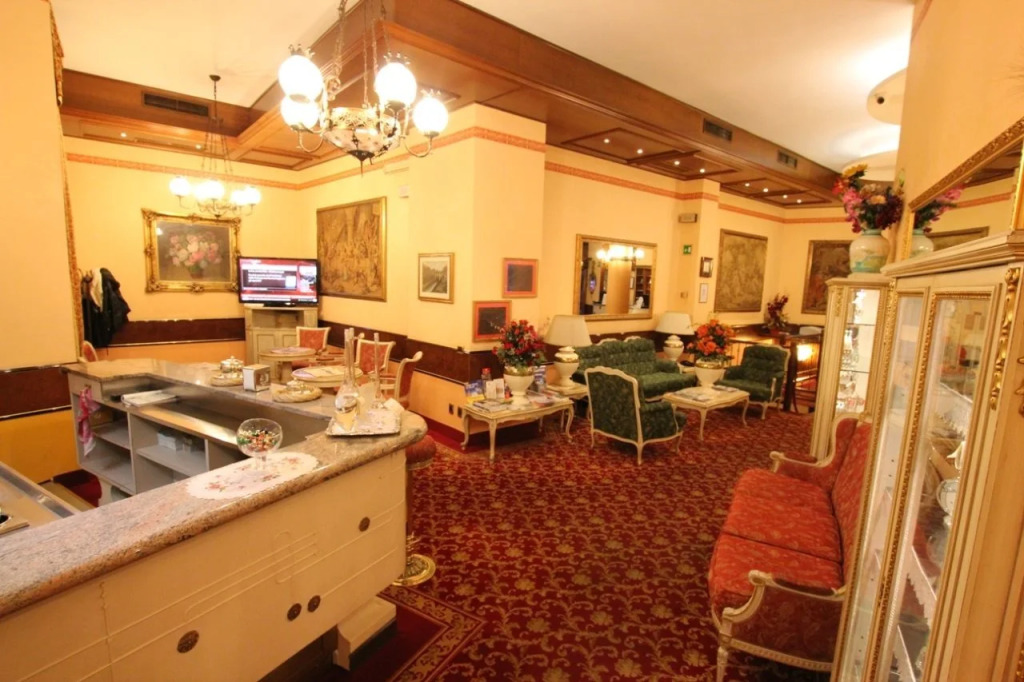 Mokinba Hotels King