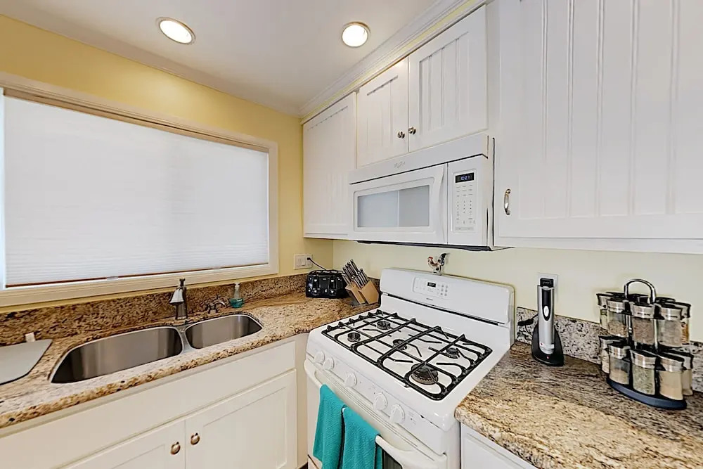 Mission Beach : Private Garage, Surfboards 3 Bedroom Home