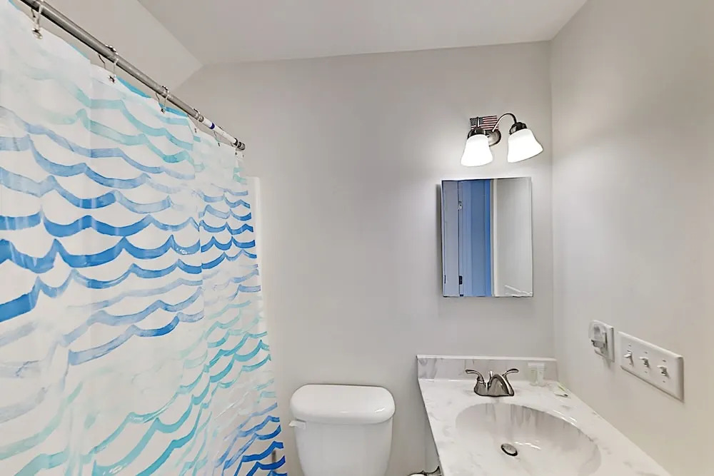 Coastal Getaway W/ 2 Living Areas - Walk To Beach 4 Bedroom Home