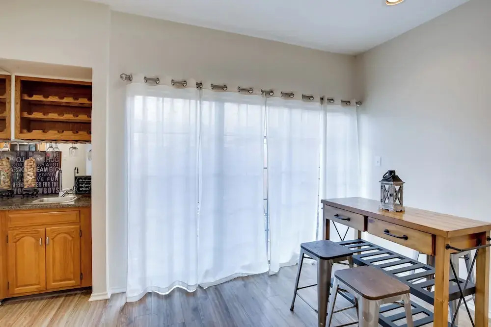 Comfortable Dallas Condo Close to Attractions