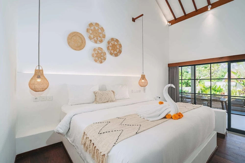 Villa L at Seseh - 2BR Private Luxury Oasis next to the Beach