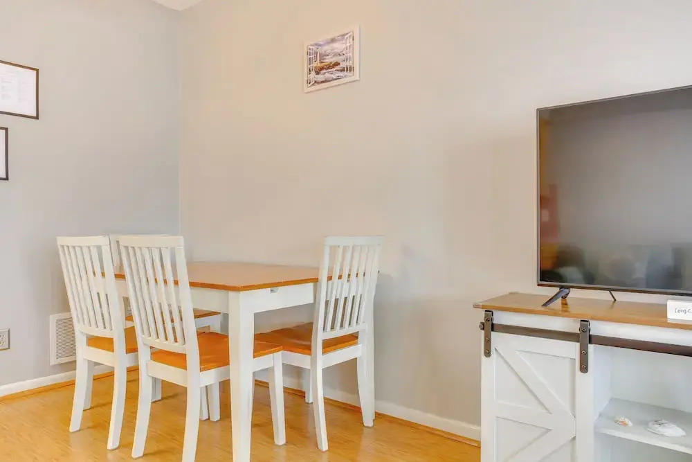 Quaint Wildwood Condo ~ Walk to Beach!