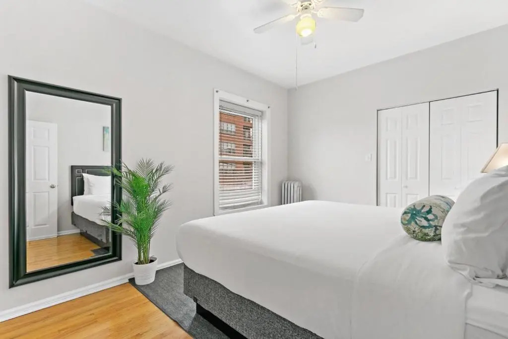 King Bed, Full Kitchen, Rogers Park 5mins Loyola