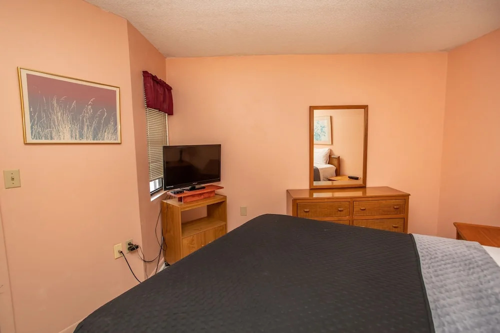Royal Garden Resort 1003 1 Bedroom Condo by RedAwning