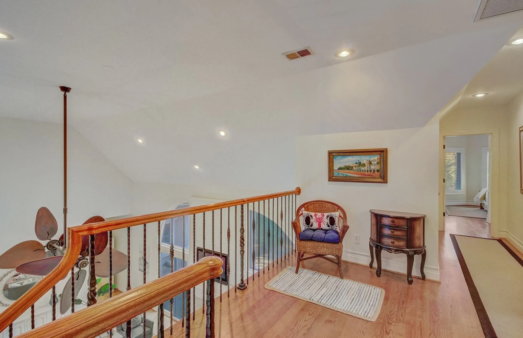 28 Beachwood West by Avantstay Close to Beach, Multiple Decks & Private Pool!
