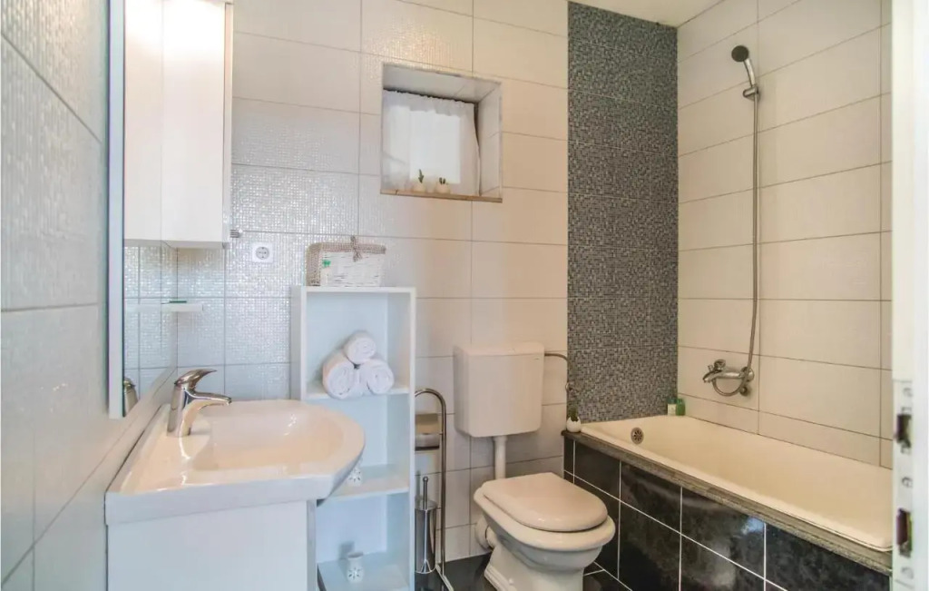 Three-Bedroom Holiday Home in Imotski