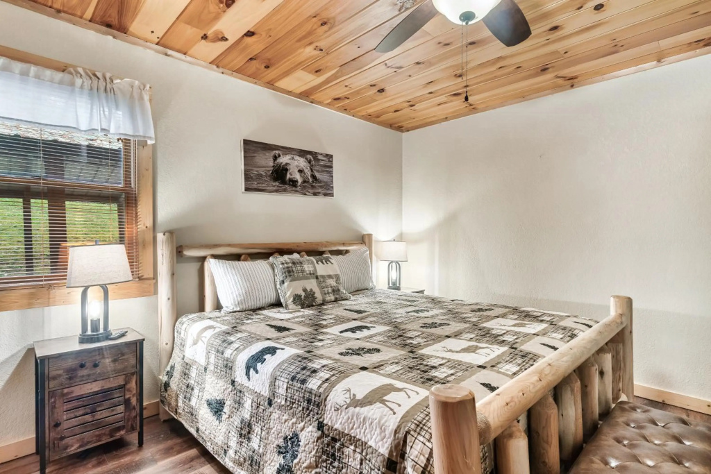 New! Private Cabin with Hot Tub 3/3 w/Game Room! Wears Valley