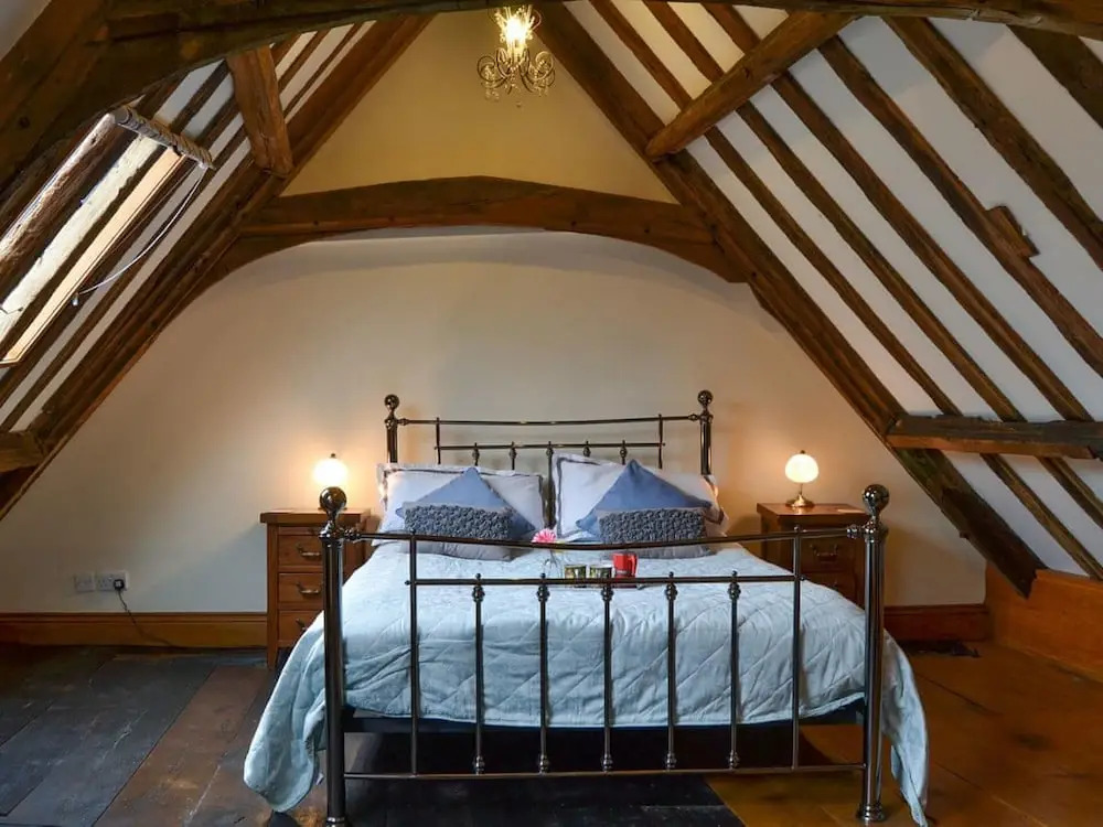 Captivating Tudor 2 Bedroom Apartment in Ipswich