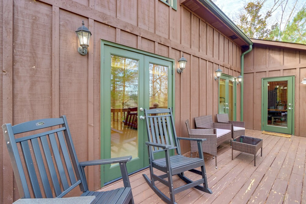 Peaceful Ellijay Cabin: Pool Access & Resort Perks