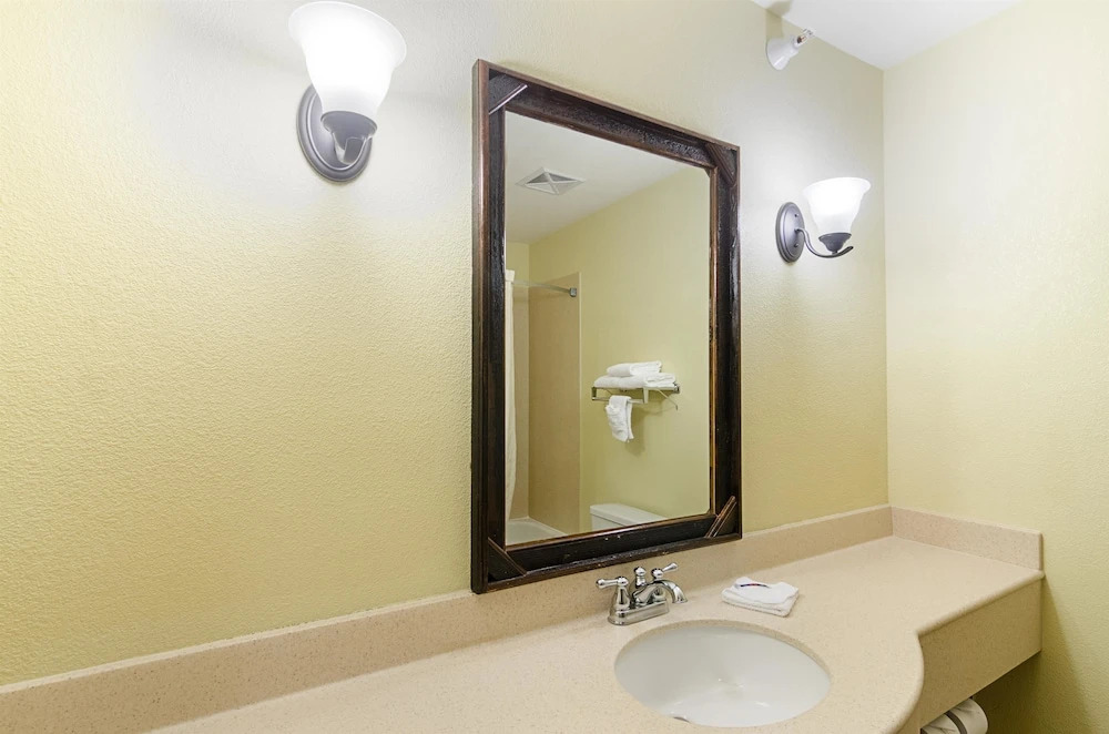 Motel 6 Park City KS