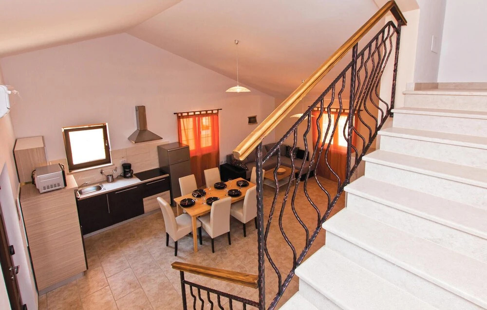 Gorgeous Home In Liznjan