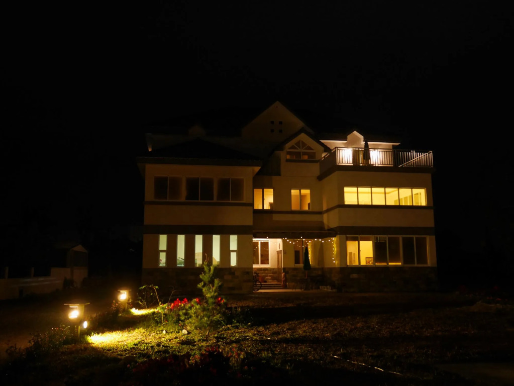 White Pine Village