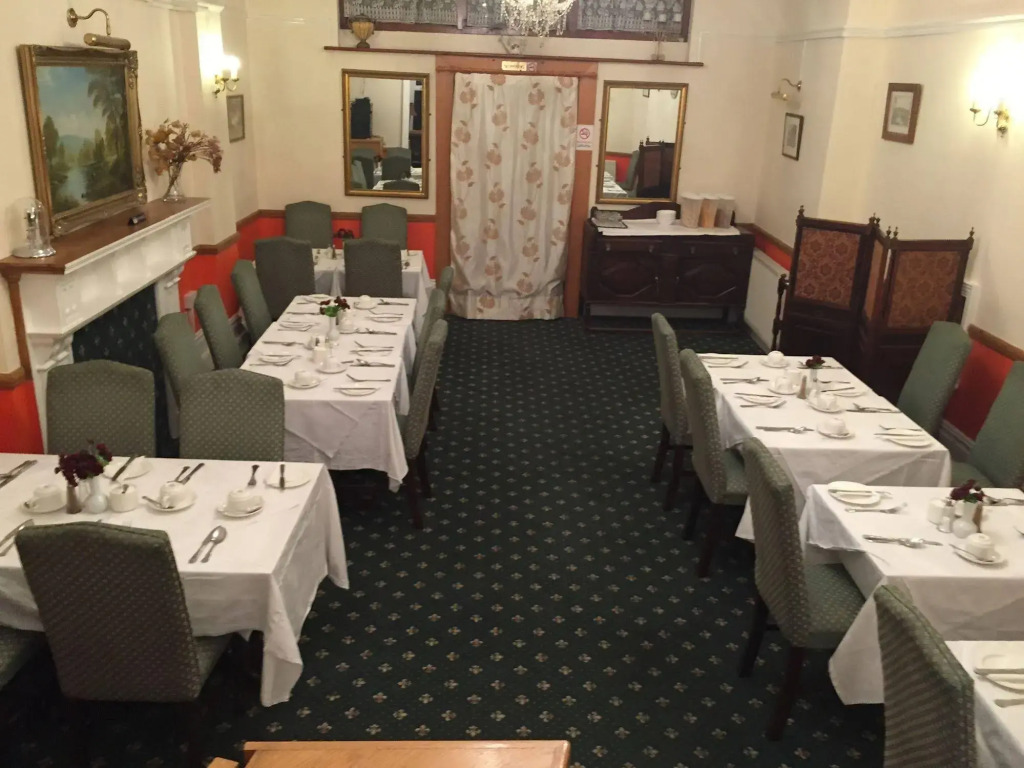 Welbeck Hotel - Close to Beach, Train Station & Southend Airport