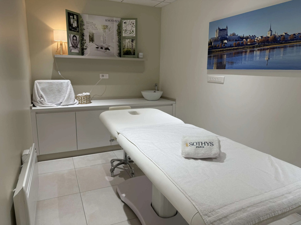 Kyriad Saumur Hyper Centre Hôtel, Appartements, Séminaires et SPA soins Sothys Paris