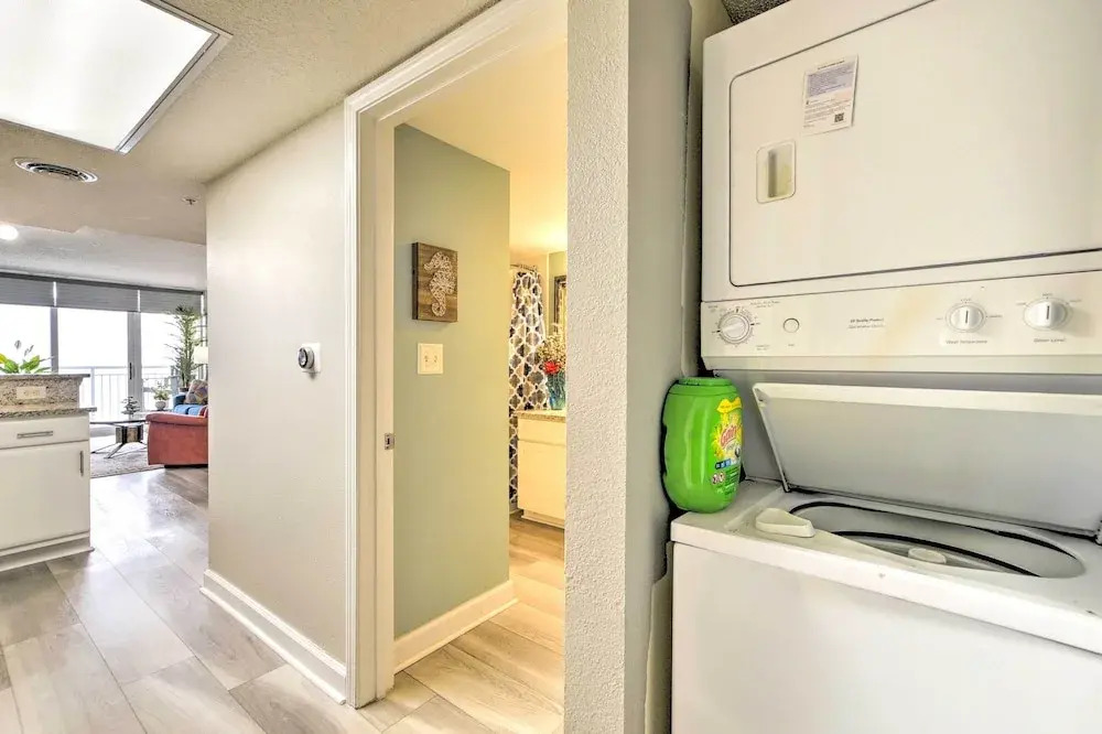 Condo w/ 2 Pools + Hot Tub in North Myrtle Beach!