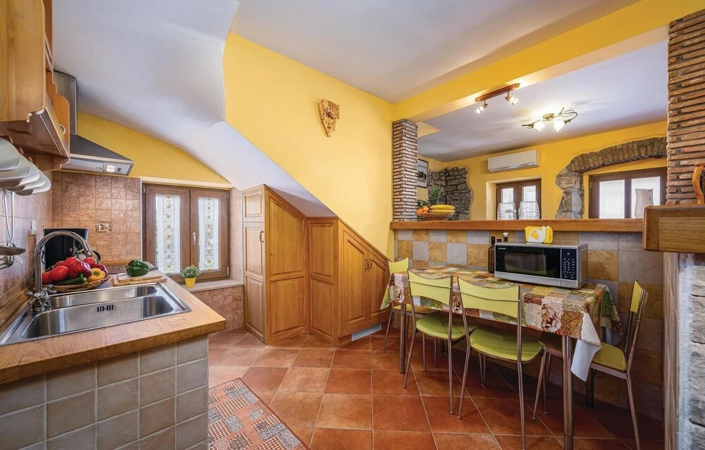 Nice Home In Nova Vas