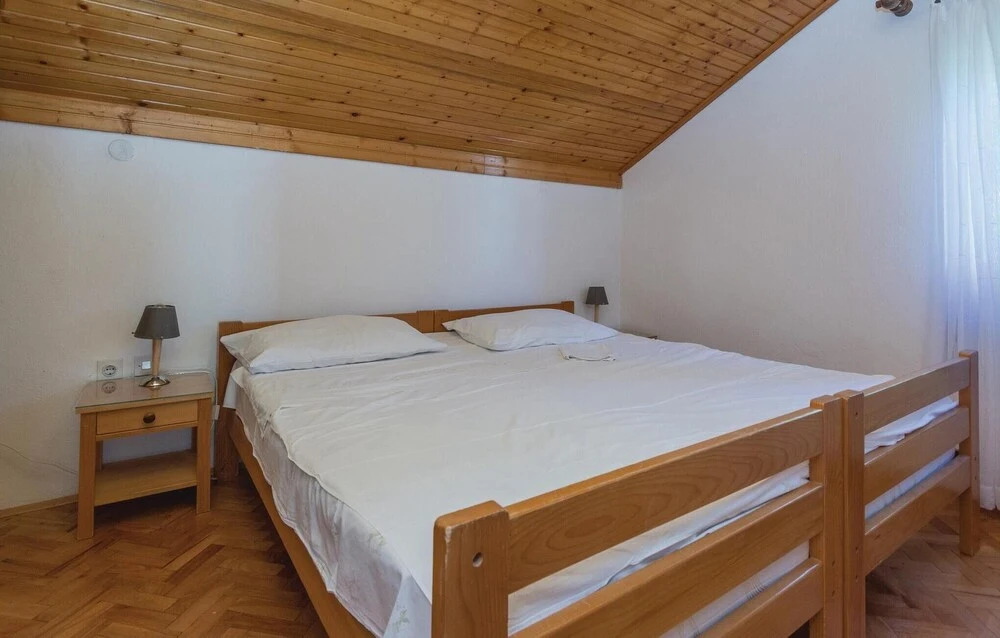 Nice Home in Privlaka With Wifi and 6 Bedrooms