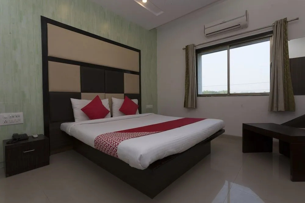 OYO 26795 Hotel Steers 07 Inn