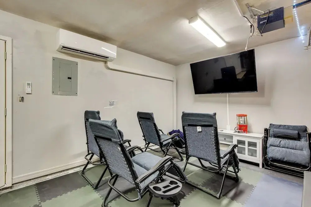 1 Block to Beach: Biloxi Townhome w/ Media Room