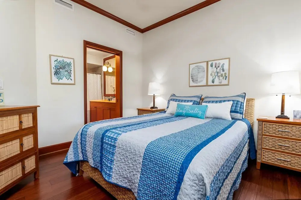 Kolea Circle #16e 2 Bedroom Condo by RedAwning