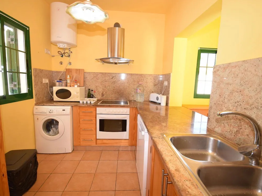 Spacious villa with good location in the north, just 15 min from the beach