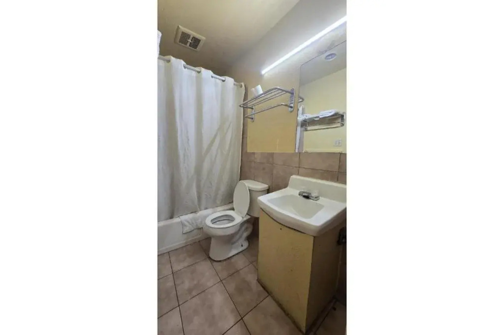 Super 7 Inn By OYO San Antonio NW Medical Center