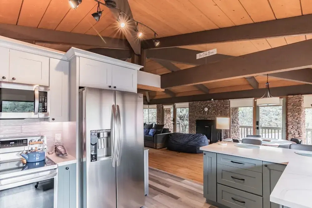 Glass House Elk Rim Pine