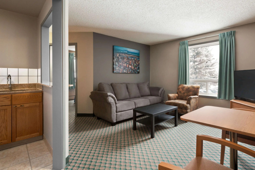 Travelodge by Wyndham Edmonton Airport