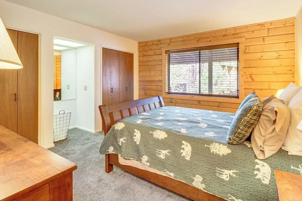 5 Mi to Woodland Lake Park: Cabin in Pinetop!