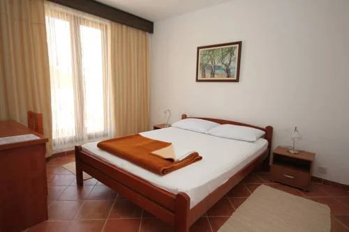 Hotel Vir
