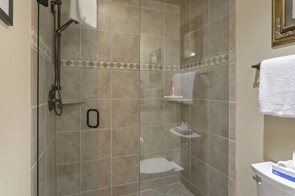 188 Ridgepoint 3 Bedroom Townhouse by RedAwning
