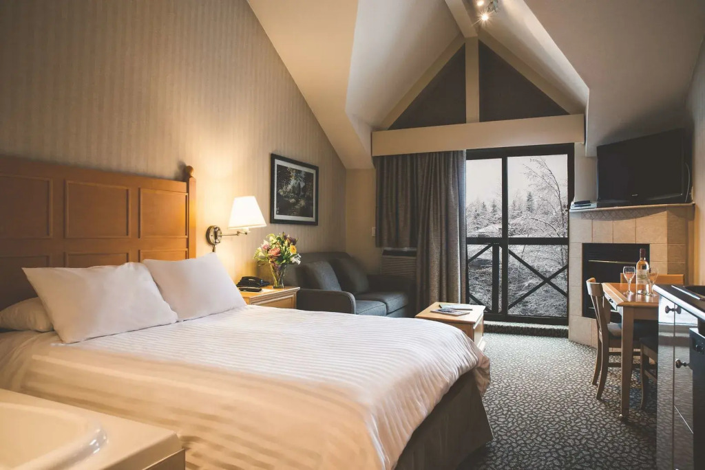 Pinnacle Hotel Whistler