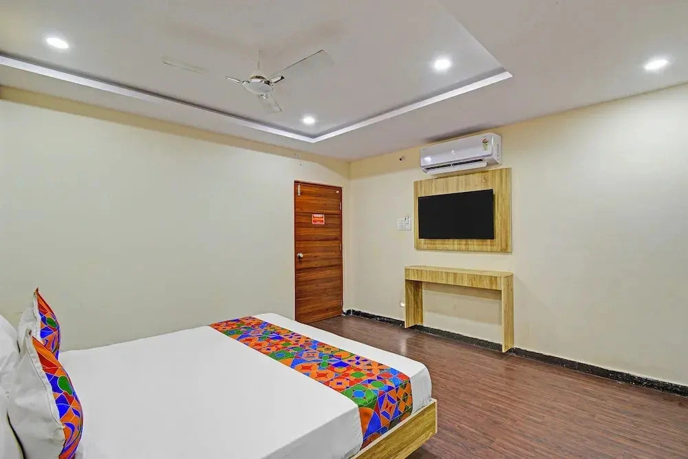 Fabhotel Cube