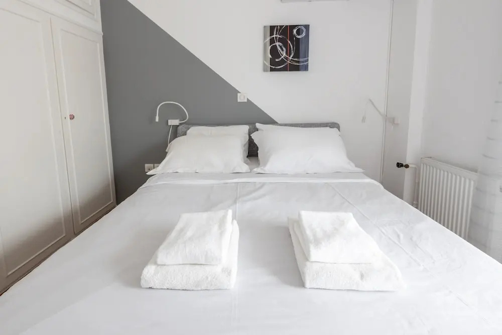 Massive 2-combo apt Unbeatable Acropolis Views 9pax