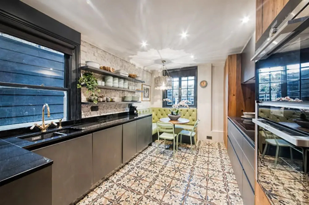 3 Bedroom Apartment with 2 Roof Terraces Sleeps 6 in Fulham