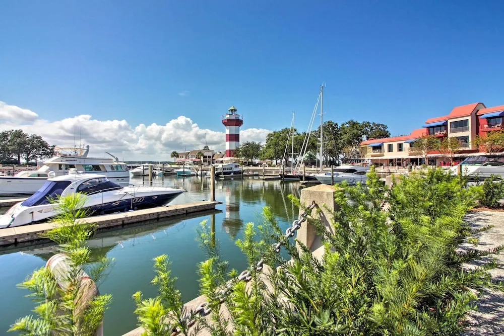 Villa w/ Golf Course Views, Walk to Harbour Town