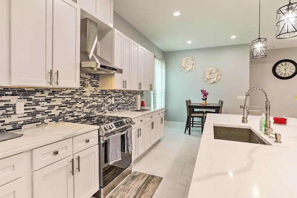 St Pete Escape w/ Patio & Yard: 6 Mi to Beach