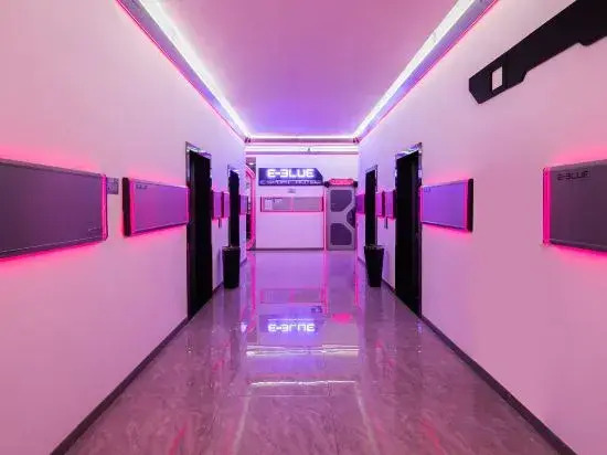 Ebo E-Sports Hotel (East Ningbo Yintai City Store)