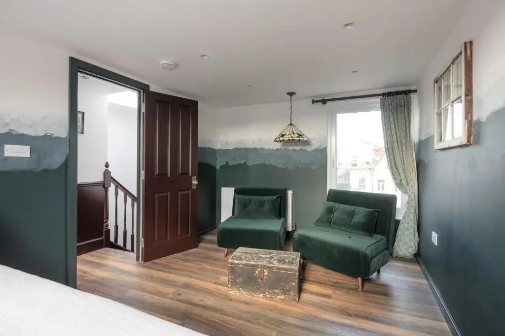 Courcy Road - 7 bedroom - sleeps up to 22