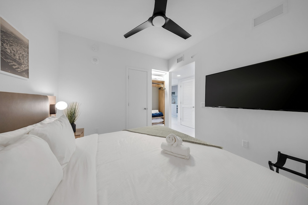 1-BD Condo in DTW Miami - City Views