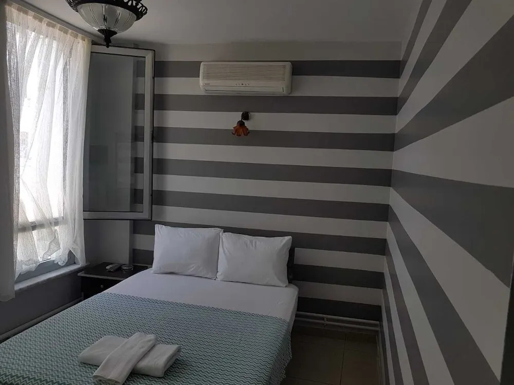 Deluxe Hotel