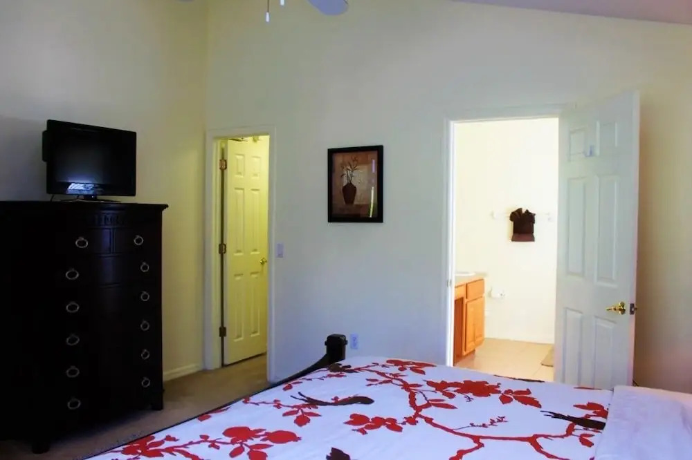 Family Friendly 4 Bed/3 Bath SPA-Pool Home in High