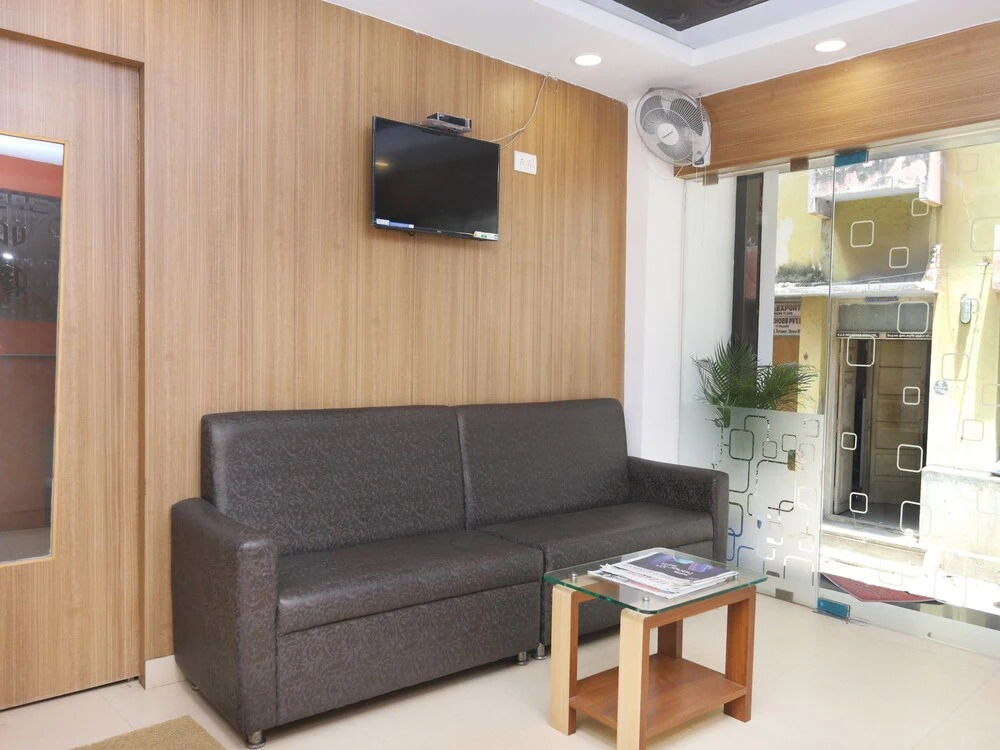 OYO 14037 Central Inn