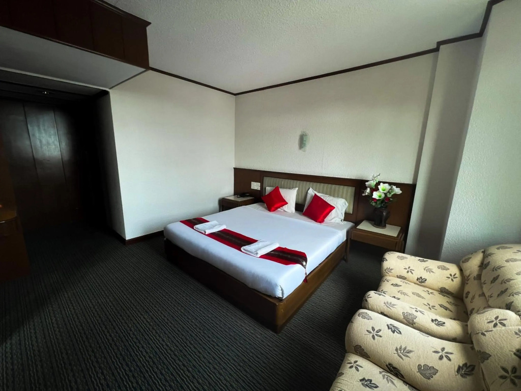River Grand Hotel